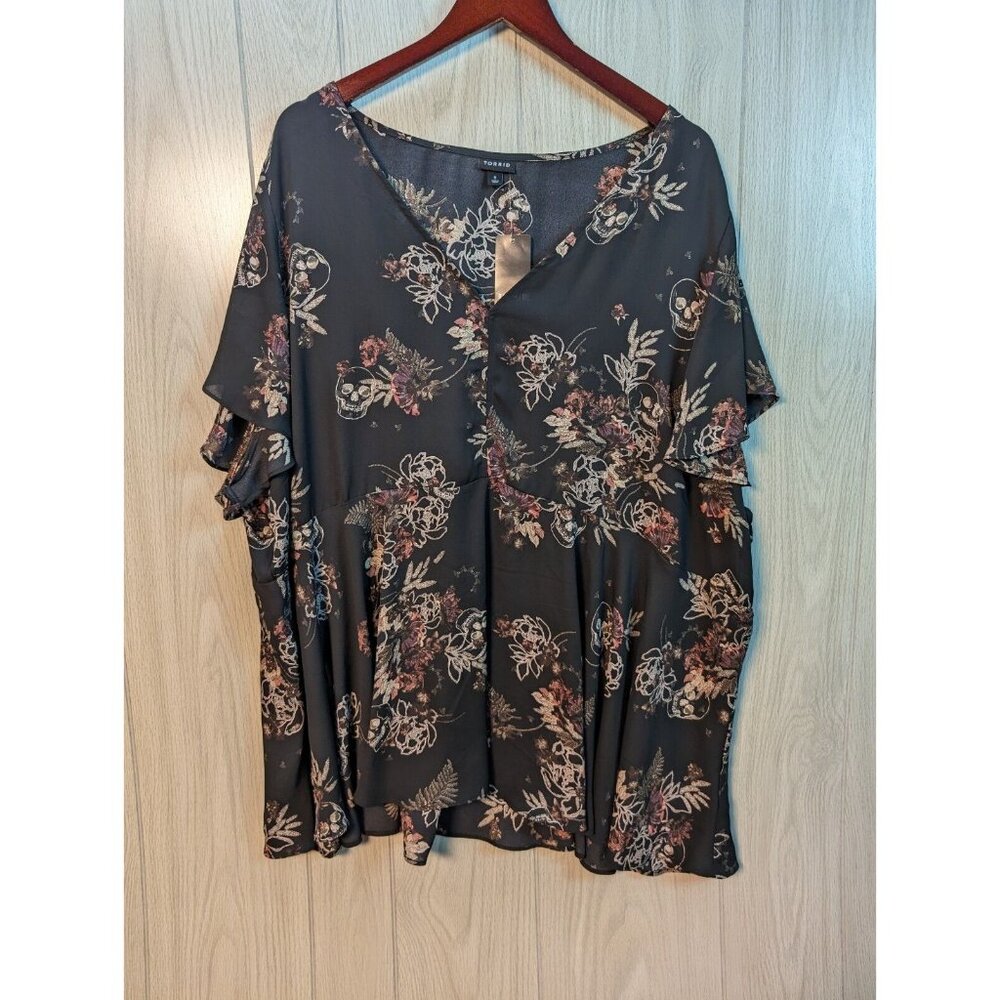 Torrid Sz 6 Skull Floral Pattern Flutter Sleeve Black Shirt Womens Short Sleeve
